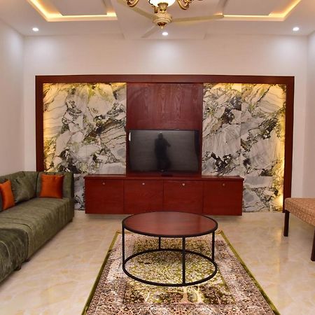 Canadian Inn Islamabad Exteriör bild