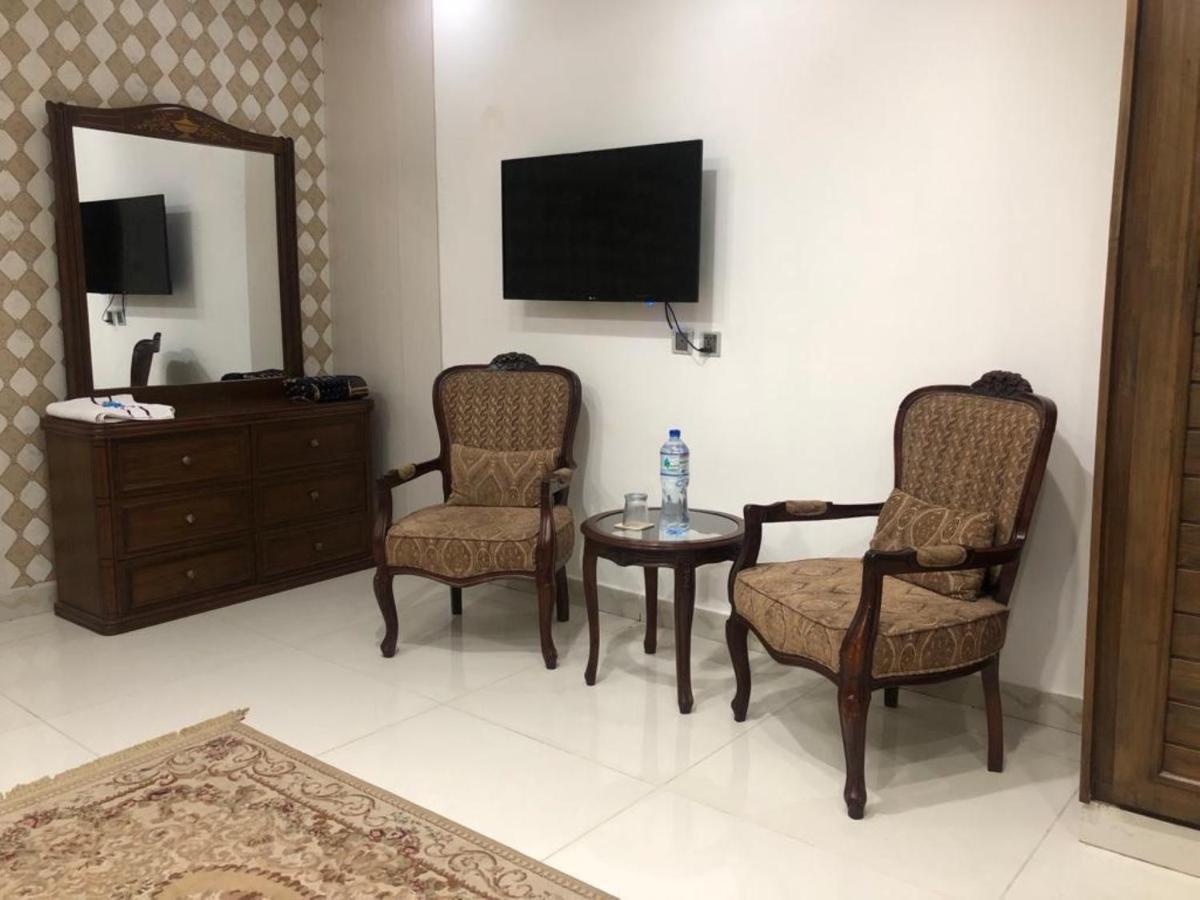 Canadian Inn Islamabad Exteriör bild