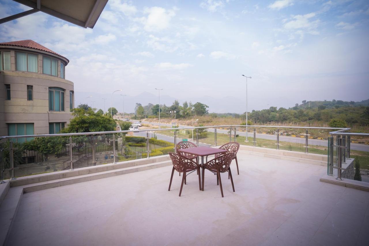Canadian Inn Islamabad Exteriör bild