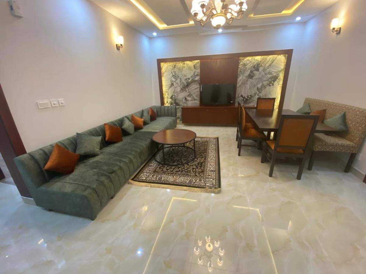 Canadian Inn Islamabad Exteriör bild