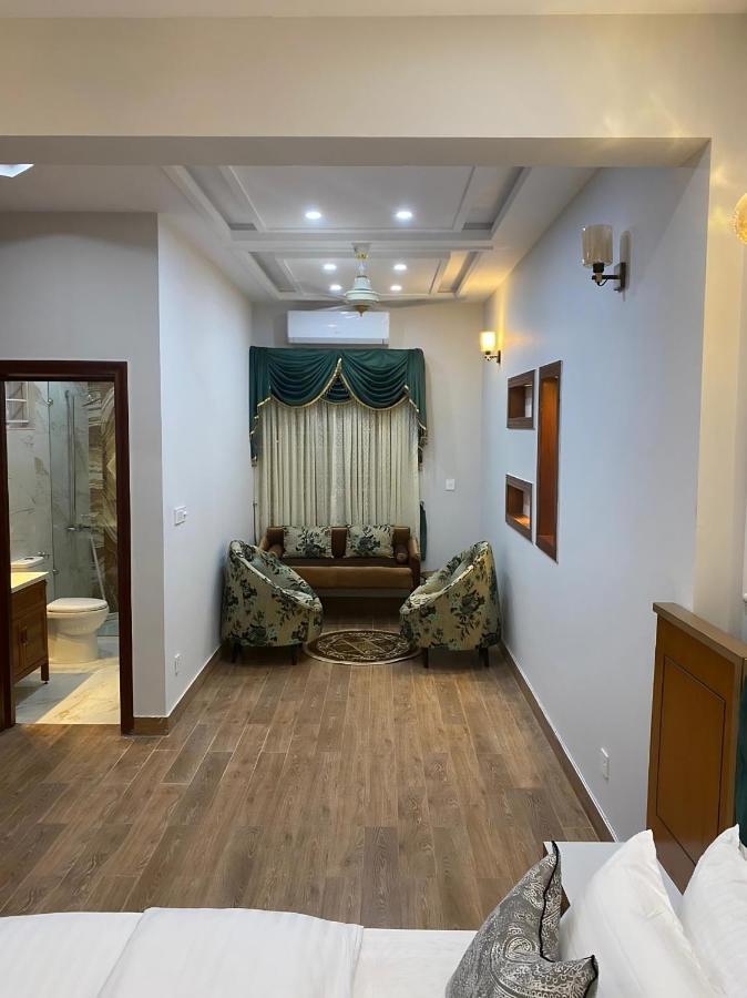 Canadian Inn Islamabad Exteriör bild
