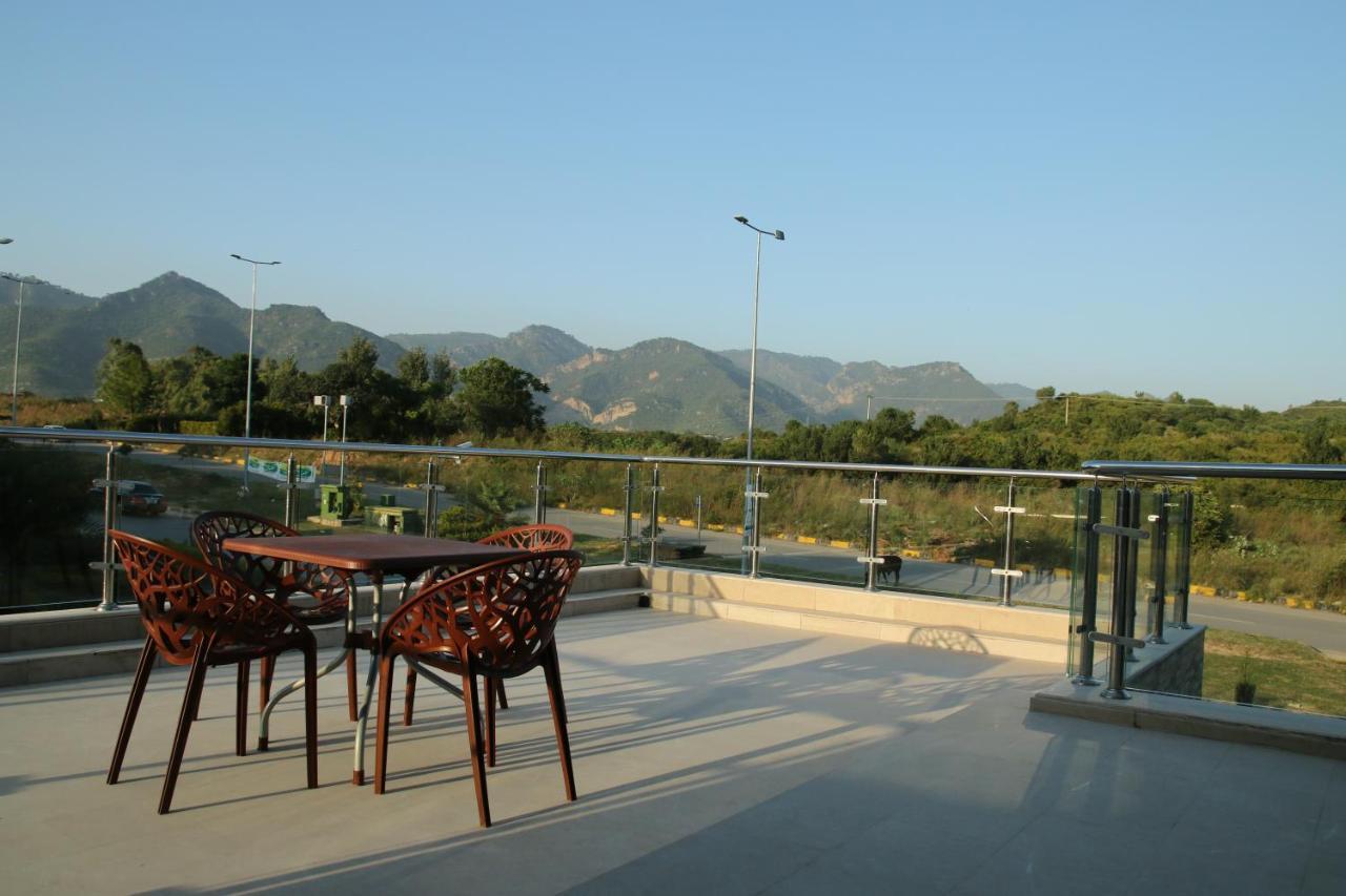 Canadian Inn Islamabad Exteriör bild