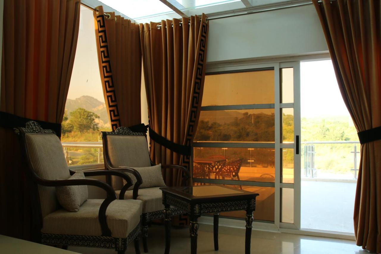 Canadian Inn Islamabad Exteriör bild